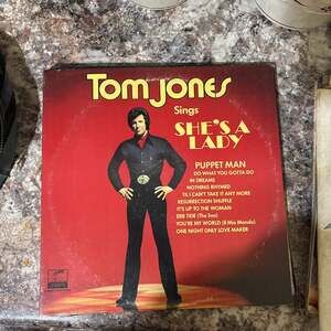 Tom Jones Sings She's a Lady: : Music, CA
